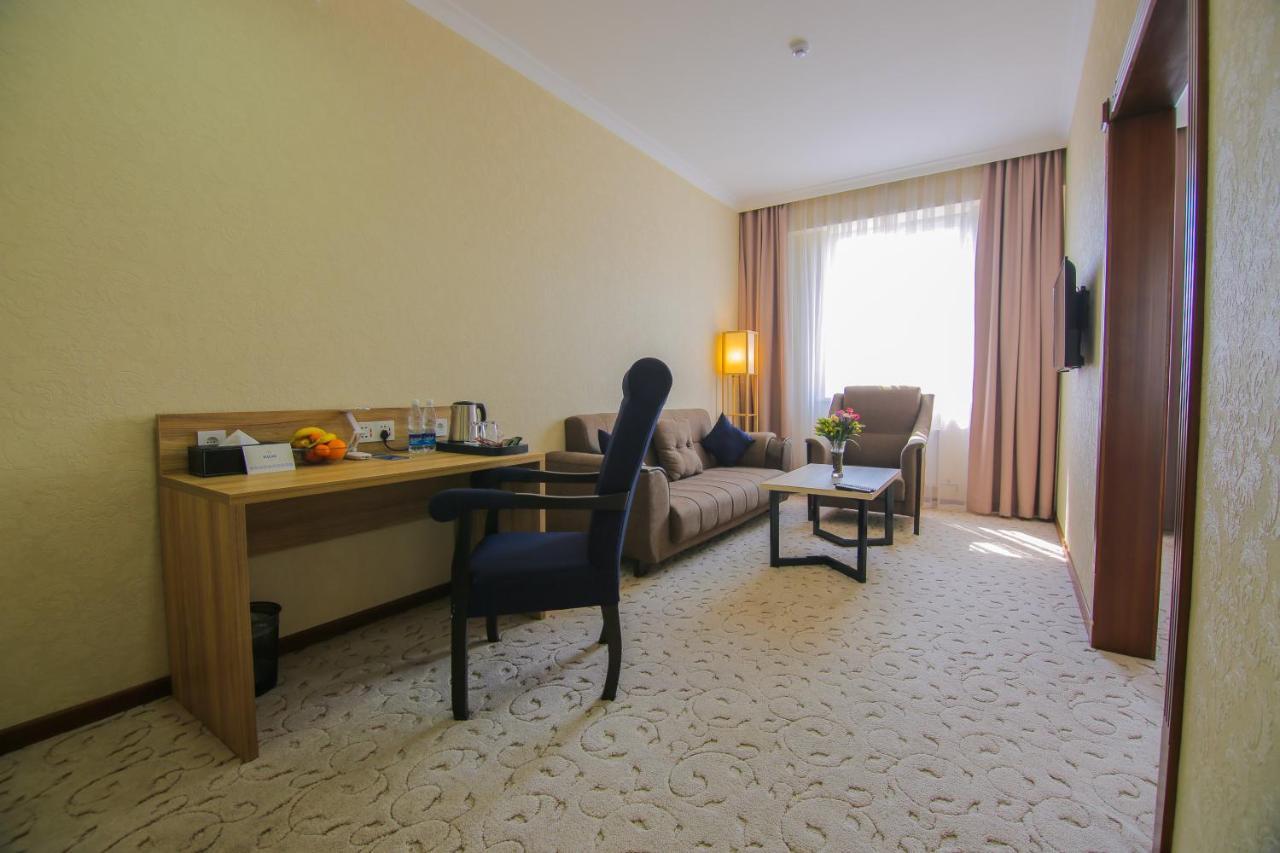 Rayan Hotel Osch Exterior foto